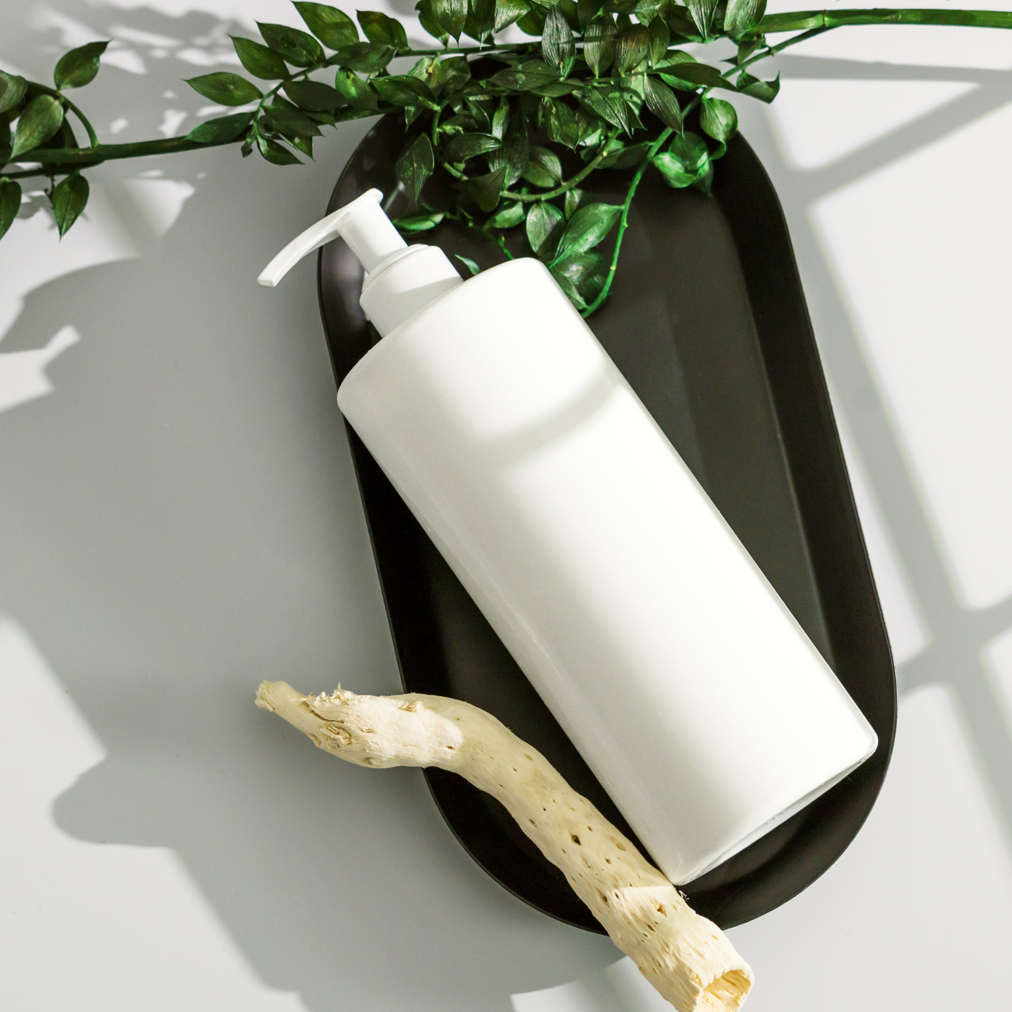 Look out - straffende Anti-Aging Augencreme mit Kollagen, Hyaluronsäure & Vitamin C