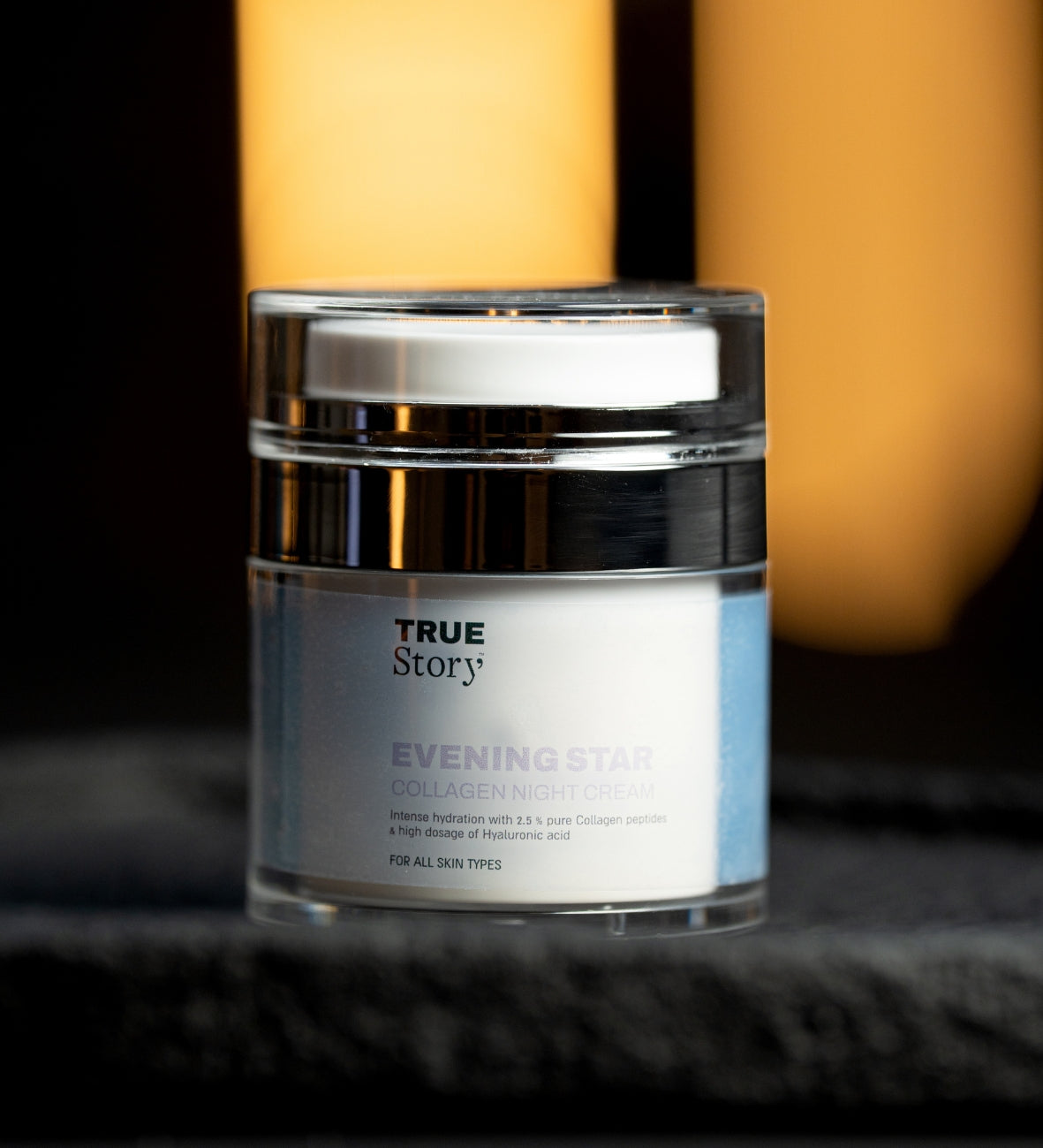 „Evening Star“ Kollagen Nachtcreme vor dunklem Hintergrund.